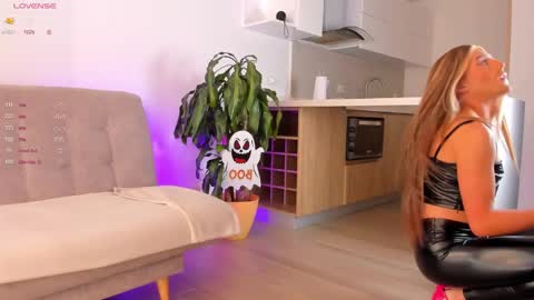 Snapshot of lucy__77 chatting on 10.22.25 Hello my name is Lucy nice to meet you thumb up is important for me kisses online show from 10.22.25