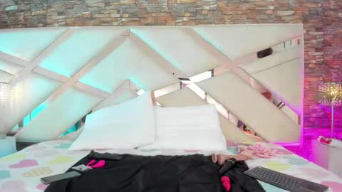 lucy_davies_ online show from 03.23.26