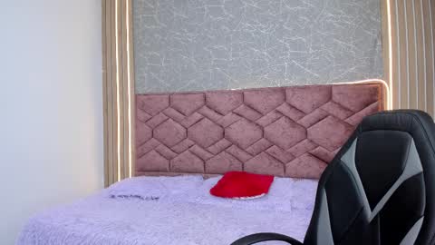 Lucy Greys online show from 03.05.25