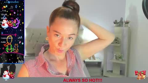 Snapshot of lucy_hot77 chatting on 12.11.24 Lucia online show from 12.11.24