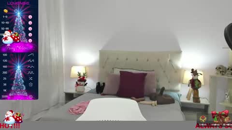 Snapshot of lucy_hot77 chatting on 12.15.24 Lucia online show from 12.15.24