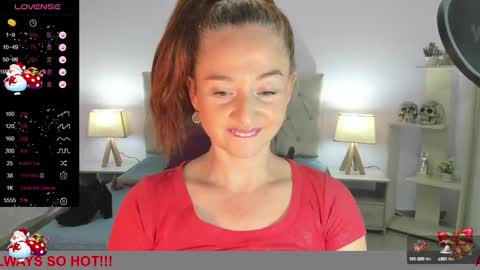 Snapshot of lucy_hot77 chatting on 12.20.24 Lucia online show from 12.20.24