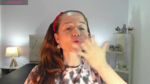 Snapshot of lucy_hot77 chatting on 12.27.24 Lucia online show from 12.27.24