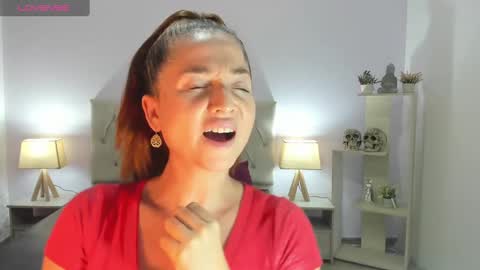 Snapshot of lucy_hot77 chatting on 01.10.25 Lucia online show from 01.10.25