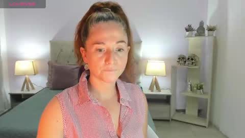 Snapshot of lucy_hot77 chatting on 01.17.25 Lucia online show from 01.17.25
