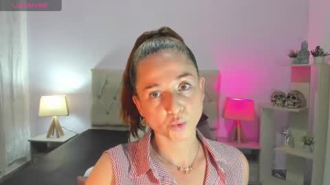 Snapshot of lucy_hot77 chatting on 01.30.25 Lucia online show from 01.30.25