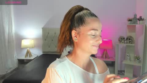 Snapshot of lucy_hot77 chatting on 02.04.25 Lucia online show from 02.04.25