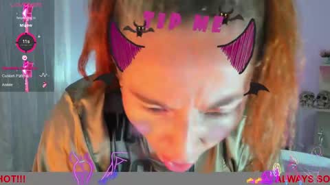 Snapshot of lucy_hot77 chatting on 02.10.25 Lucia online show from 02.10.25