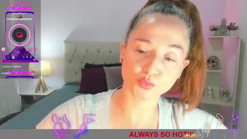 Snapshot of lucy_hot77 chatting on 02.14.25 Lucia online show from 02.14.25