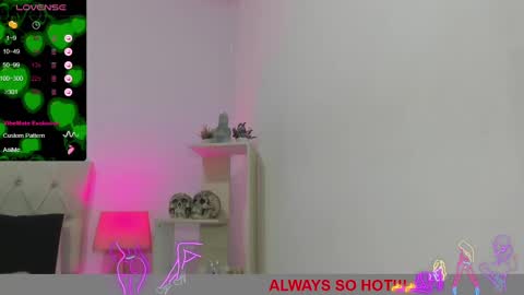 Snapshot of lucy_hot77 chatting on 02.27.25 Lucia online show from 02.27.25