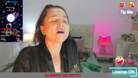 Snapshot of lucy_hot77 chatting on 03.09.25 Lucia online show from 03.09.25