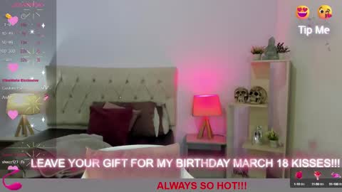 Snapshot of lucy_hot77 chatting on 03.12.25 Lucia online show from 03.12.25