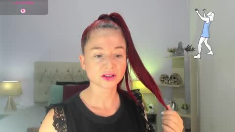 Snapshot of lucy_hot77 chatting on 09.11.25 Lucia online show from 09.11.25