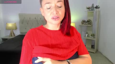 Snapshot of lucy_hot77 chatting on 09.13.25 Lucia online show from 09.13.25