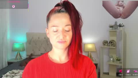 Snapshot of lucy_hot77 chatting on 09.25.25 Lucia online show from 09.25.25