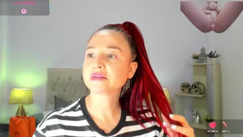 Snapshot of lucy_hot77 chatting on 09.28.25 Lucia online show from 09.28.25