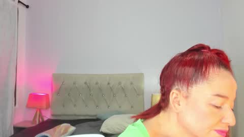 Snapshot of lucy_hot77 chatting on 11.06.25 Lucia online show from 11.06.25