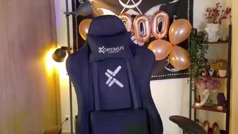 lucy meoww online show from 02.14.25