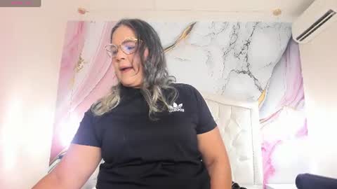 Snapshot of lucy_milf_474 chatting on 07.12.26 Lucy online show from 07.12.26