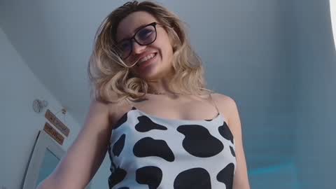 Snapshot of lucy_priincess chatting on 12.05.24 lucy online show from 12.05.24