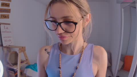 Snapshot of lucy_priincess chatting on 01.12.25 lucy online show from 01.12.25