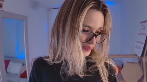 Snapshot of lucy_priincess chatting on 01.25.25 lucy online show from 01.25.25