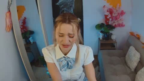 Snapshot of lucy_priincess chatting on 10.27.25 lucy online show from 10.27.25