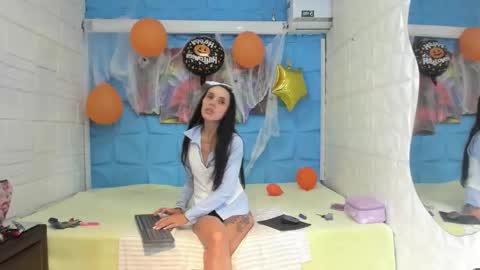 Snapshot of lucy_unlimited chatting on 10.31.25 Lucy unlimit come back here online show from 10.31.25