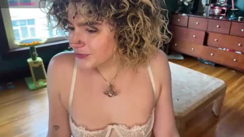 Snapshot of lucydreamsbaby chatting on 03.05.25 lucydreamsbaby online show from 03.05.25