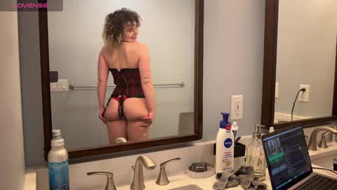 Snapshot of lucydreamsbaby chatting on 03.06.25 lucydreamsbaby online show from 03.06.25