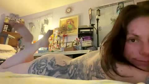 Snapshot of lucyford88 chatting on 10.19.25 lucyford88 online show from 10.19.25