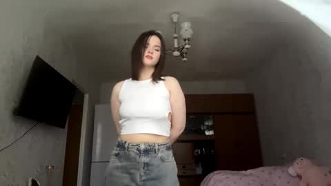 Snapshot of lucykillay chatting on 10.18.25 Anna online show from 10.18.25