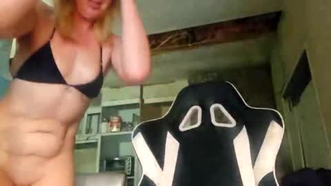 Snapshot of lucyloveslookers78240 chatting on 05.04.26 Lucy Loves Lookers online show from 05.04.26