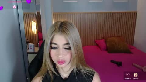 Snapshot of lucymars1 chatting on 11.08.25 L U C Y online show from 11.08.25