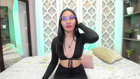 Lucy Liiu online show from 12.23.24