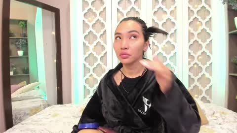 Lucy Liiu online show from 12.24.24