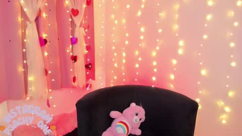LUCYY FROM HOME  online show from 02.25.25
