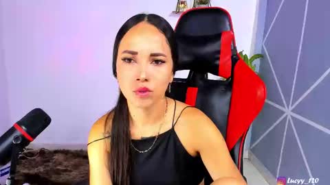 Snapshot of lucyy_rose chatting on 10.07.25 o online show from 10.07.25