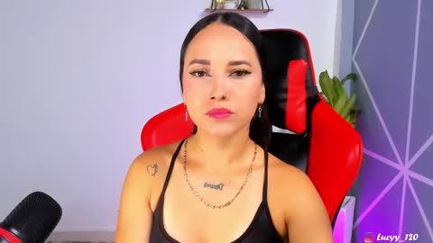 Snapshot of lucyy_rose chatting on 11.11.25 o online show from 11.11.25