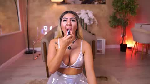 Snapshot of lucyyrosse chatting on 06.22.26 LucyRose online show from 06.22.26