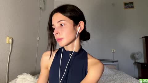 Snapshot of ludivinablice chatting on 07.22.26 Mika online show from 07.22.26