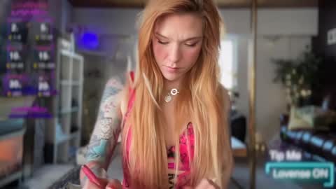 Snapshot of luebeam chatting on 01.13.25 Luubeam INSTA luubeammm TWITTER lunaisreallycu1 online show from 01.13.25