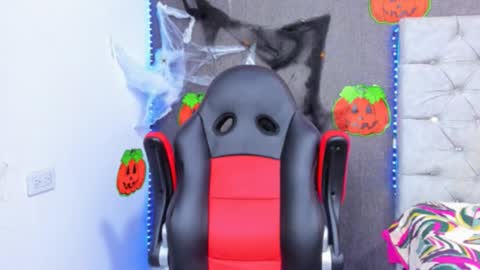 Luigi Independent model online show from 10.13.25