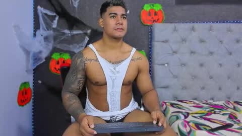 Luigi Independent model online show from 10.15.25