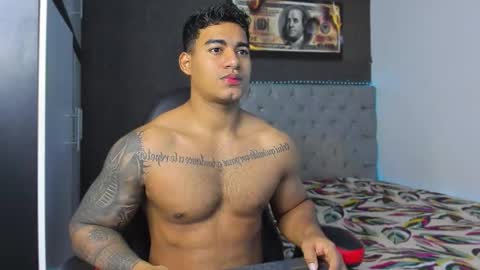 Luigi Independent model online show from 11.29.25