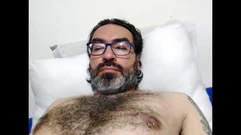 Snapshot of luis2988z chatting on 03.08.26 Hairyman online show from 03.08.26