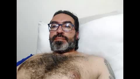 Snapshot of luis2988z chatting on 03.10.26 Hairyman online show from 03.10.26