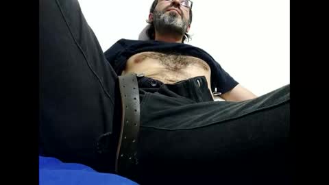 Snapshot of luis2988z chatting on 03.18.26 Hairyman online show from 03.18.26