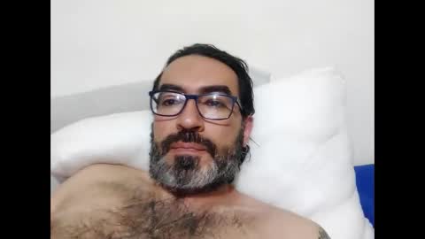 Snapshot of luis2988z chatting on 03.27.26 Hairyman online show from 03.27.26