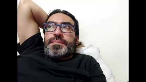 Snapshot of luis2988z chatting on 04.14.26 Hairyman online show from 04.14.26